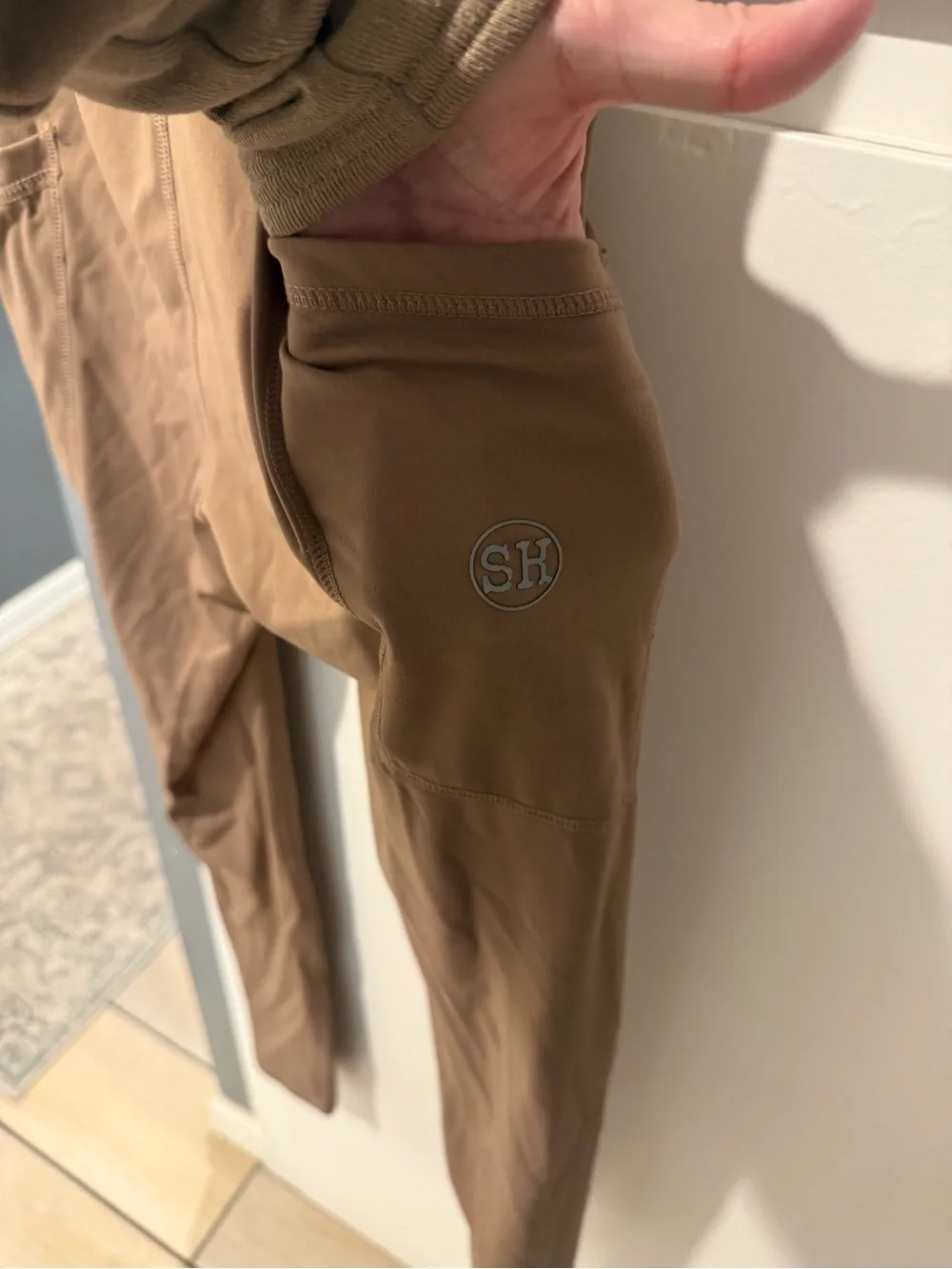 High-Waist Pocket Leggings in Camel - Picture 2 of 4